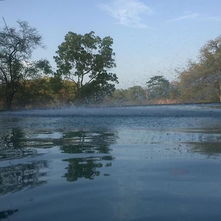 Ehalagala Lake Resort Sigiriya Exteriör bild