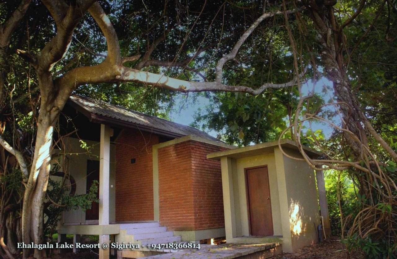 Ehalagala Lake Resort Sigiriya Exteriör bild