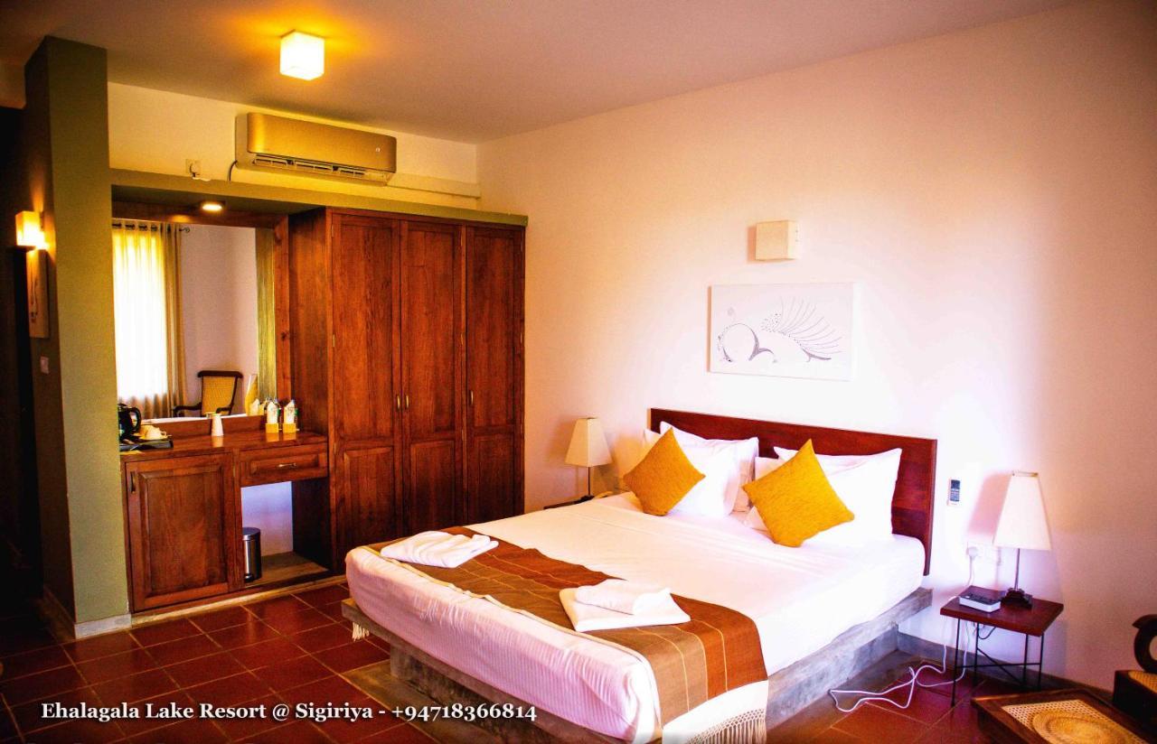 Ehalagala Lake Resort Sigiriya Exteriör bild