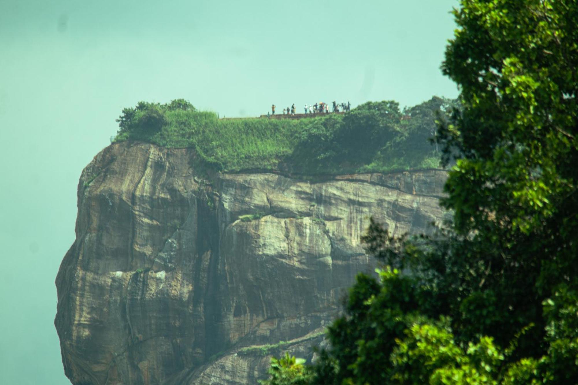 Ehalagala Lake Resort Sigiriya Exteriör bild