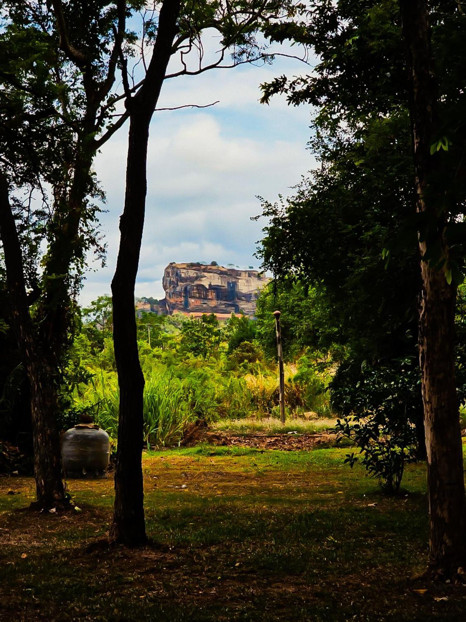 Ehalagala Lake Resort Sigiriya Exteriör bild