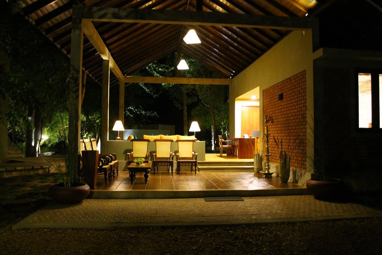 Ehalagala Lake Resort Sigiriya Exteriör bild