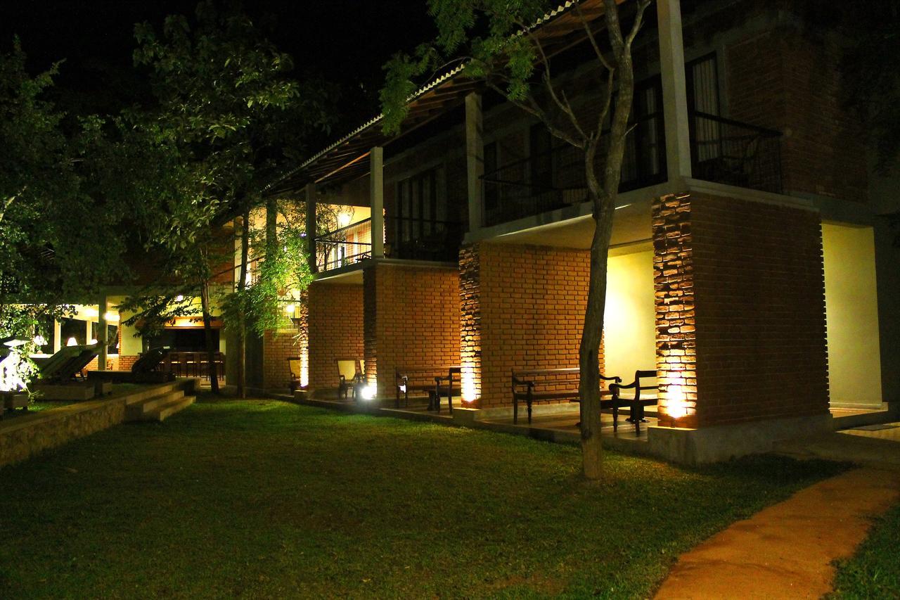 Ehalagala Lake Resort Sigiriya Exteriör bild