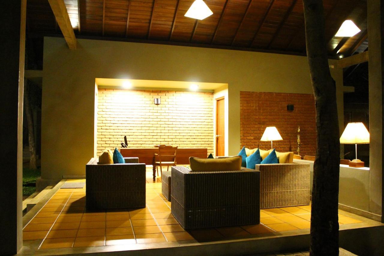 Ehalagala Lake Resort Sigiriya Exteriör bild