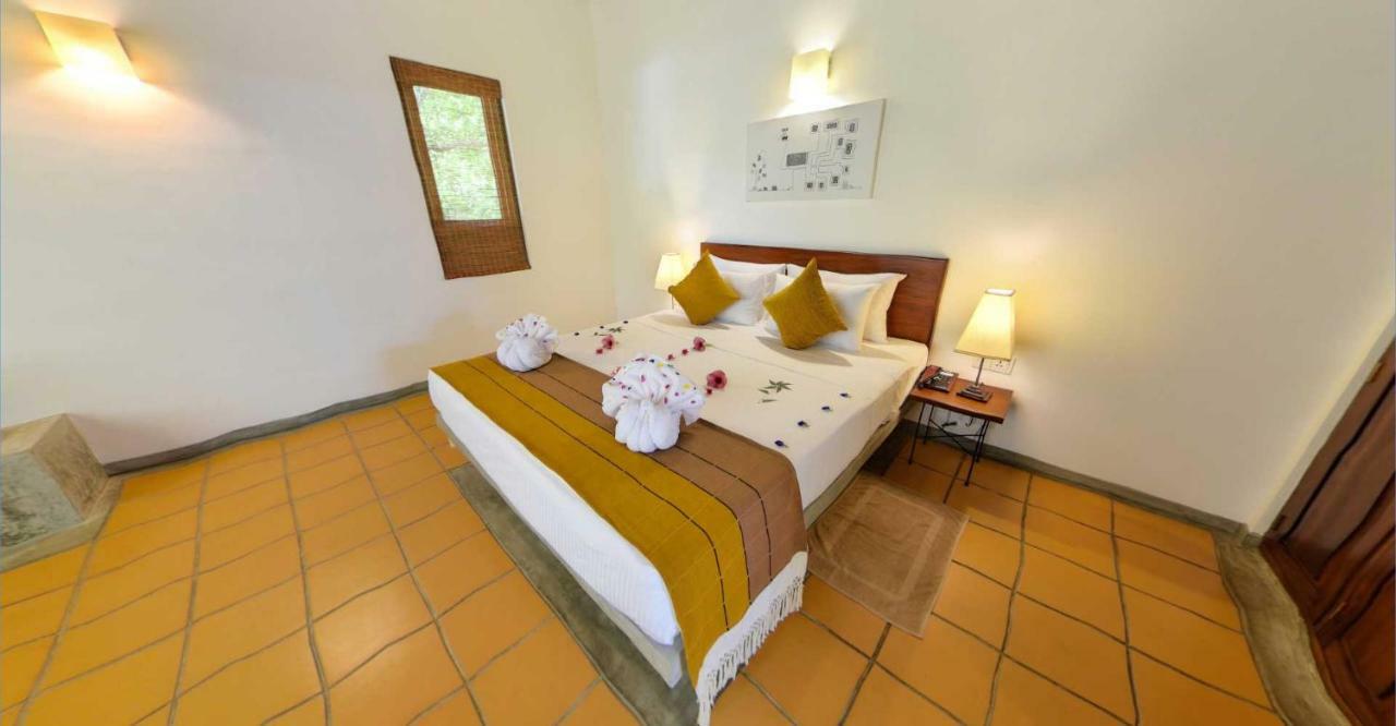 Ehalagala Lake Resort Sigiriya Exteriör bild